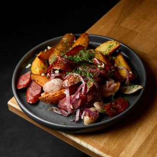 Смажена картопля з сосисками (300г)