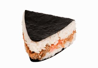 Онигири с лососем терияки  (1шт/120г)