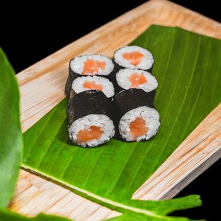 67. Maki salmone