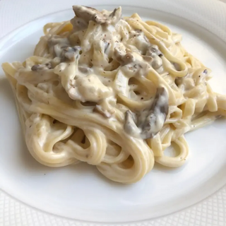 Espaguetis Con Salsa De Nata Y Champiñones