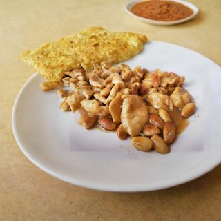 216. Pollo con mandorle