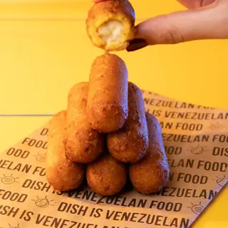Tequeños de Masa de Maíz rellenos de Queso Blanco (6 ud)