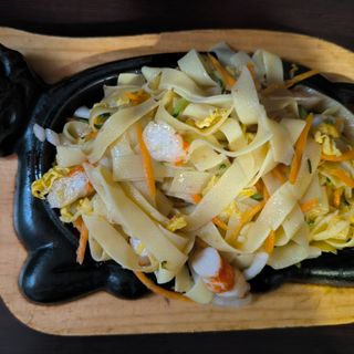 34A Tagliatelle saltate con misto mare alla piastra