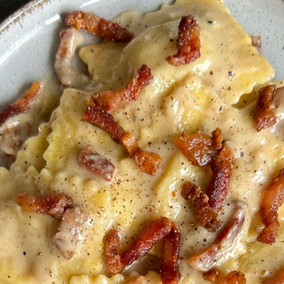 Ravioli zucca ameretto alla gricia