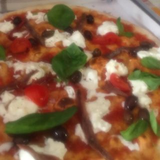 Burrata fondente, cime di rapa e acciughe di can