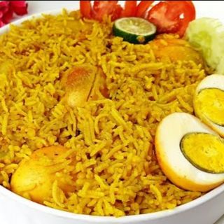 Riso con lenticchi, manzo e uovo