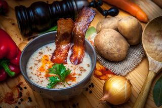 Supă cremă de cartofi cu bacon