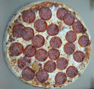 Pepperoni Pizza Ø 35cm