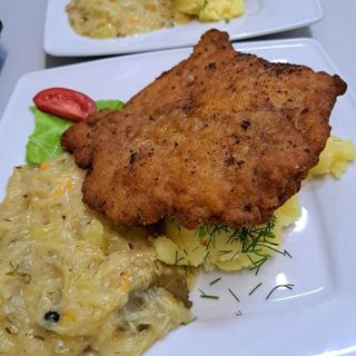 Schabowy Klasyczny + Ziemniaki, Surówki