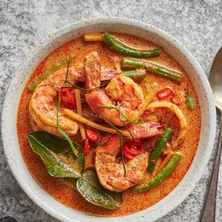 Plato De Curry Rojo De Gambas