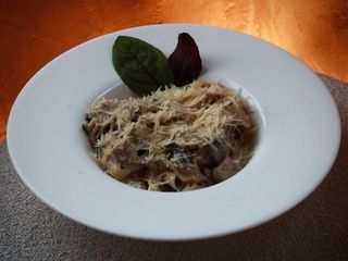 Паста з куркою та грибами (250g)