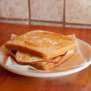 Biquini de Pernil, Formatge, Bacó i Ou