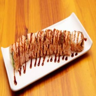 Cheese Salmón Roll Con Tataki (8 Pzs.)