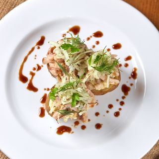 Печена вершкова картопля з оселедцем (400г)