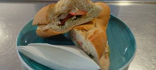 Bocadillo De Pechuga De Pollo y Queso