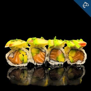 Uramaki burrata roll