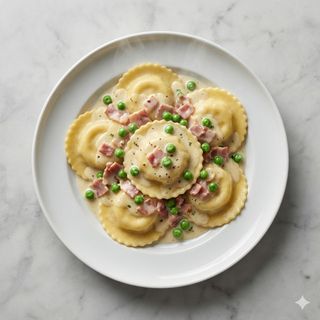 Ravioli con panna prosciutto e piselli