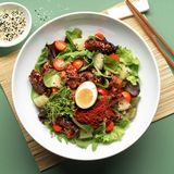 Салат з куркою в соусі теріякі