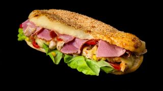 Sendvič sa dimljenom piletinom