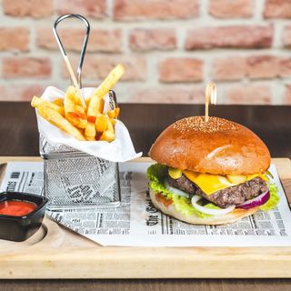 Mr. Cheeseburger i pomfrit