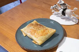 Pato Confitado Bechamel Queso Champiñon
