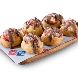 Sweet rolls z malinami i czekoladą