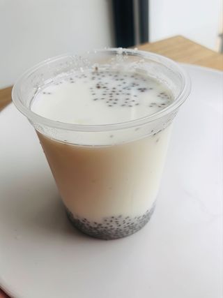 Натуральний йогурт з насінням чіа