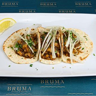 Tacos de pollo con mole (3 uds.)