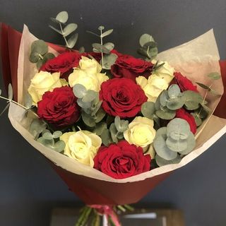 Buchet 15 trandafiri alb-rosu