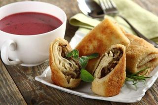 Czerwony barszczyk z krokietem