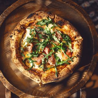 პიცა პარმას ლორით