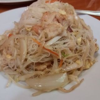 Fideos De Arroz Con Tres Delicias