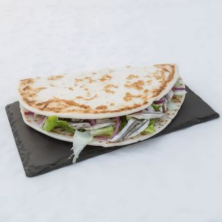 P. Alici, misticanza, cipolla rossa e salsa guacamole