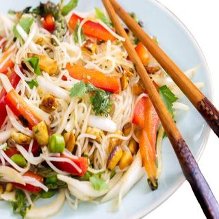 Ensalada De Tallarines De Arroz Picante