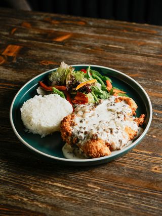 Филе судака в кляре под грибным соусом (500г)