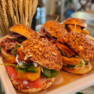 Hamburguesa con pollo crujiente y trufa + Yo-Gur (Postre especial de G&S)