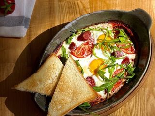 Яєчня шакшука