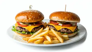 2x Cheeseburgeri  cu cartofi prajiti