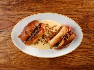 Дабл бургер з яловичиною у сирному соусі (400g)