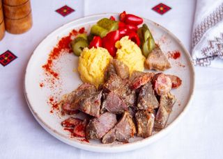 Pomana porcului cu mămăliguță