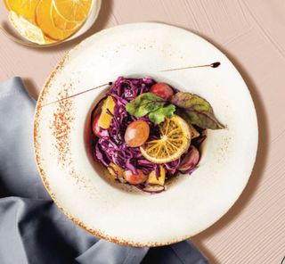 Салат из красной капусты с медовой заправкой 