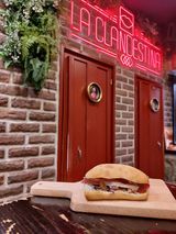 Bocadillo De Paletilla Ibérica Con Queso Azul