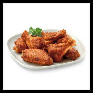 Ración de alitas de pollo marinadas