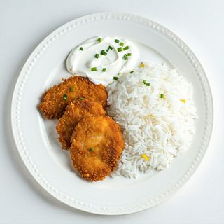 Snitel de pui şi smântână și orez