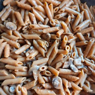 Maccheroni  porchetta  y champiñones