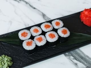 Макі з лососем (110g)