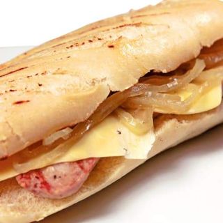 Perrito con Queso y Cebolla