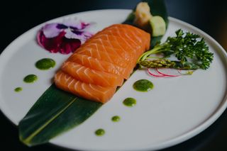 Sashimi de salmón 