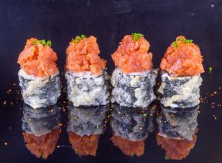 Темпура ролс Спайси тон (4бр-110г)