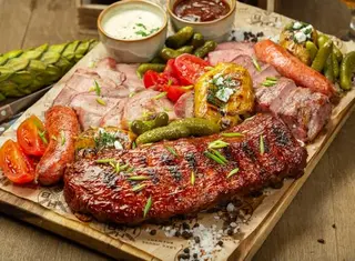 Josper set cu cartofi și murături